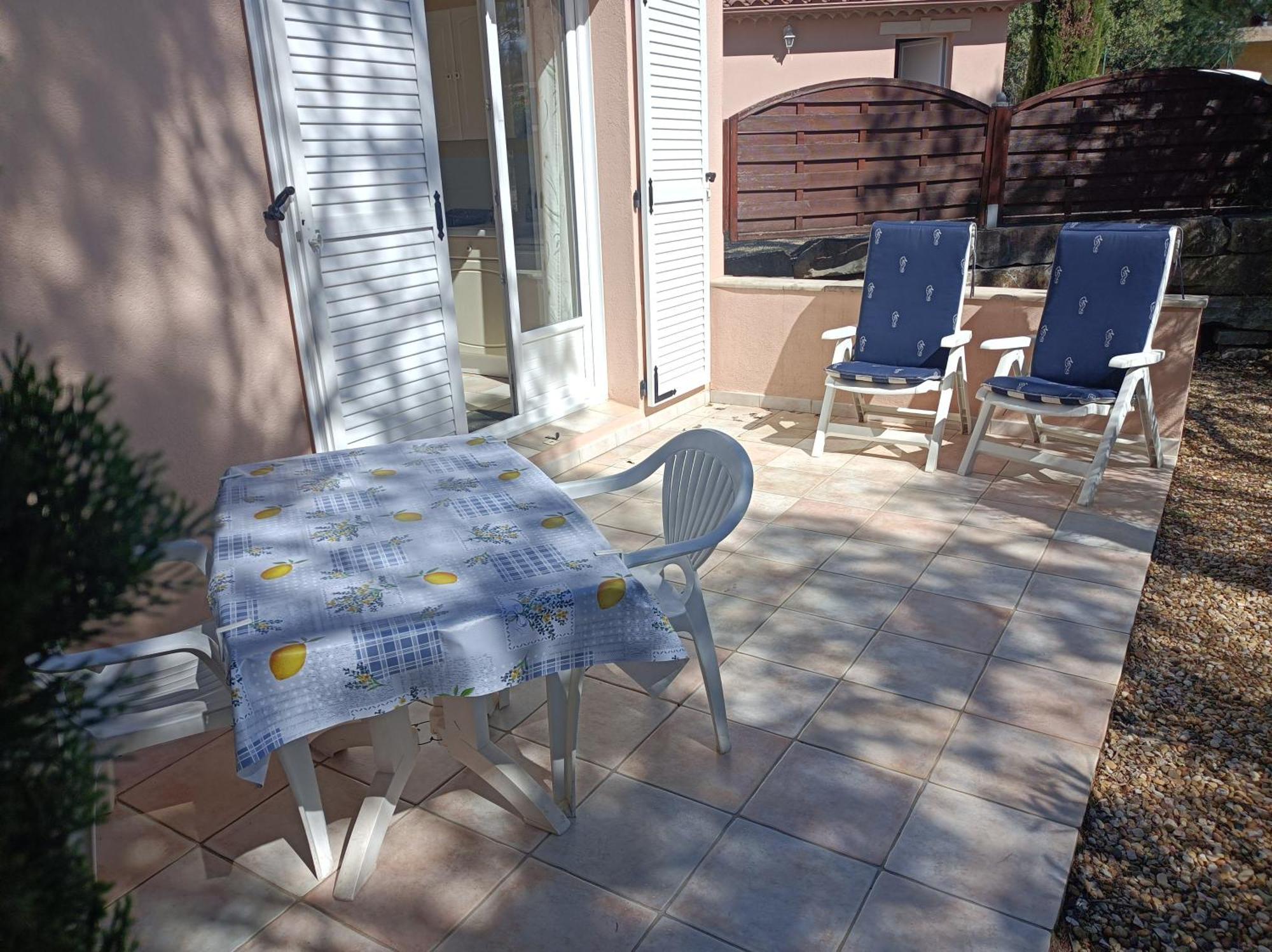 Anduze Gîte Les Pins 2/3 personnes au calme. Massillargues-Attuech Extérieur photo
